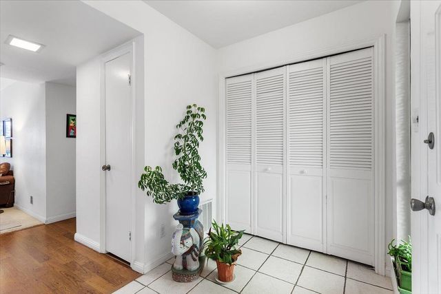 19100 Crest Ave 15, Castro Valley, CA 94546