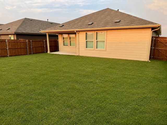 1637 Tin Roof Road, Krum, TX 76249