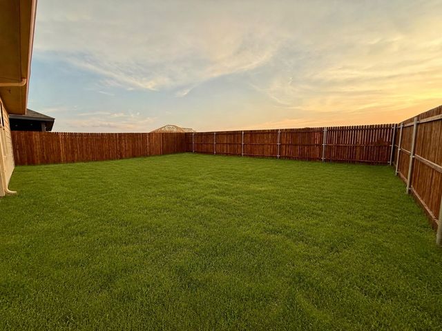 1637 Tin Roof Road, Krum, TX 76249