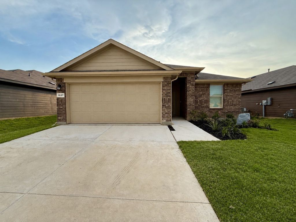 1637 Tin Roof Road, Krum, TX 76249