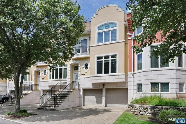 136 Winding Creek, Old Tappan, NJ 07675