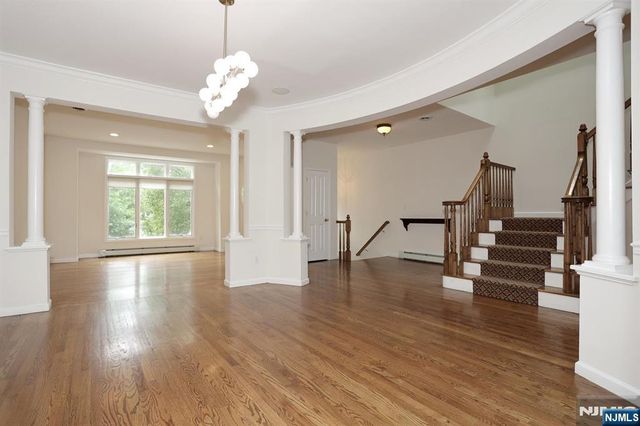136 Winding Creek, Old Tappan, NJ 07675