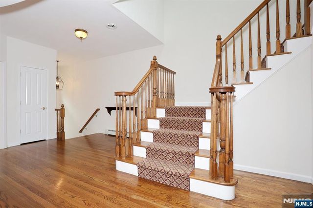 136 Winding Creek, Old Tappan, NJ 07675