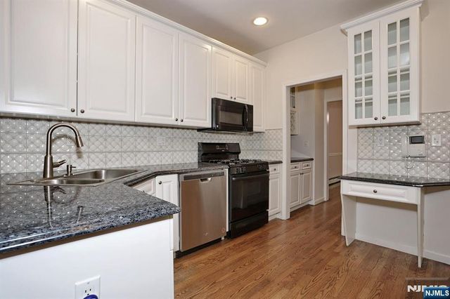 136 Winding Creek, Old Tappan, NJ 07675