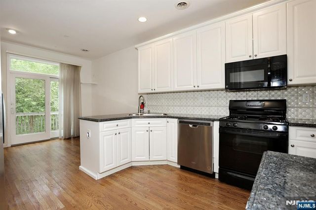 136 Winding Creek, Old Tappan, NJ 07675