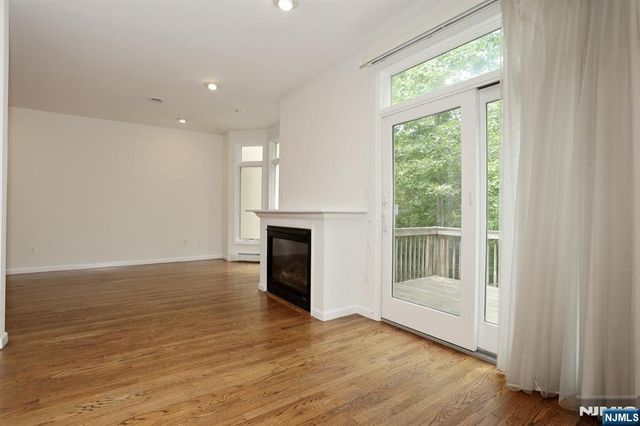 136 Winding Creek, Old Tappan, NJ 07675