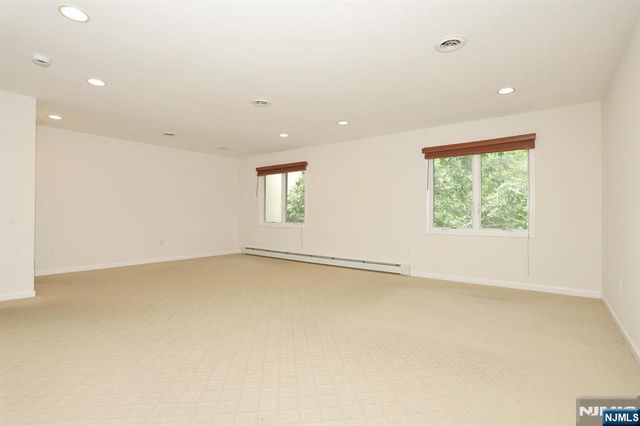 136 Winding Creek, Old Tappan, NJ 07675