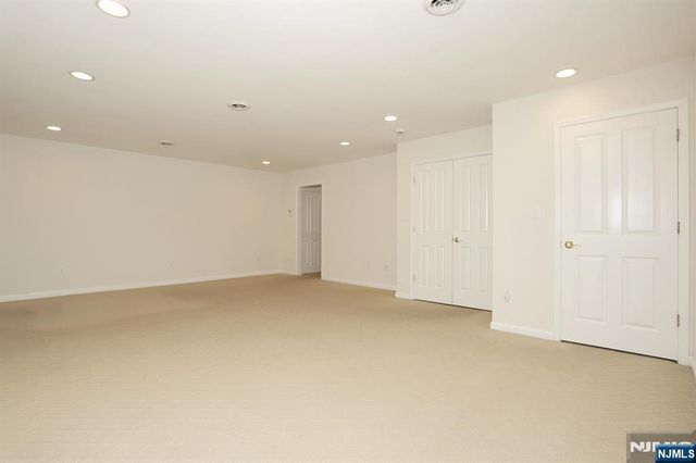 136 Winding Creek, Old Tappan, NJ 07675