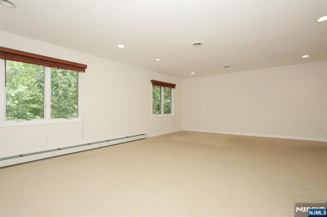 136 Winding Creek, Old Tappan, NJ 07675