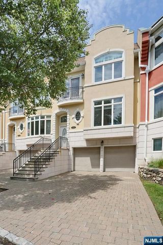 136 Winding Creek, Old Tappan, NJ 07675