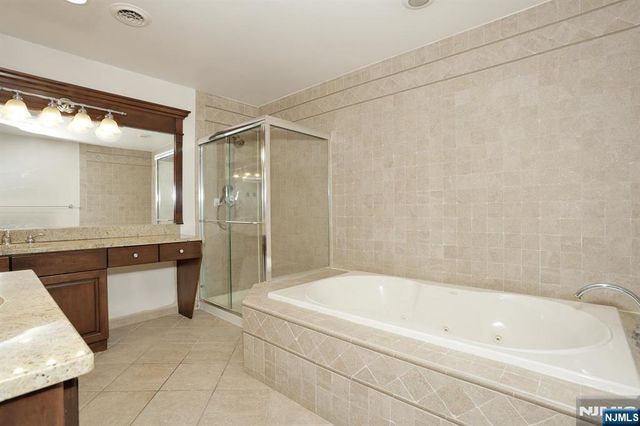 136 Winding Creek, Old Tappan, NJ 07675