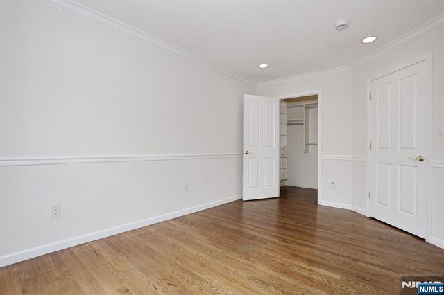 136 Winding Creek, Old Tappan, NJ 07675