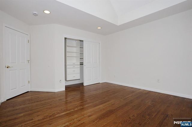 136 Winding Creek, Old Tappan, NJ 07675