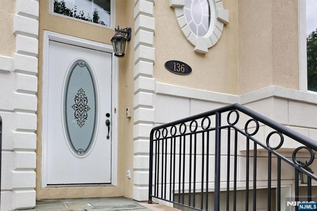 136 Winding Creek, Old Tappan, NJ 07675