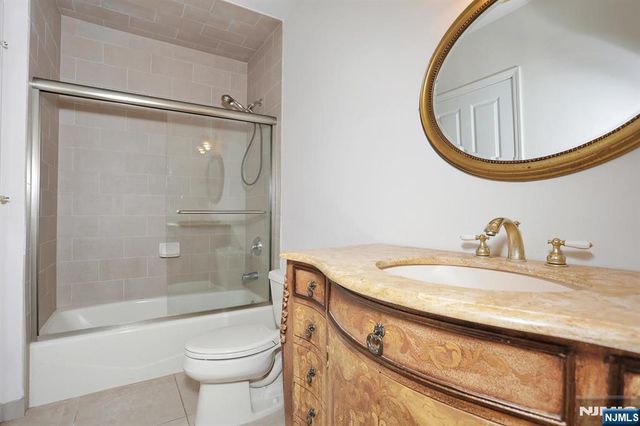 136 Winding Creek, Old Tappan, NJ 07675