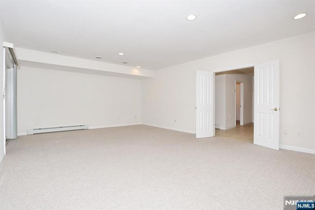 136 Winding Creek, Old Tappan, NJ 07675