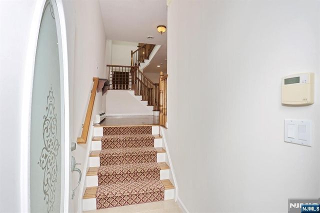 136 Winding Creek, Old Tappan, NJ 07675