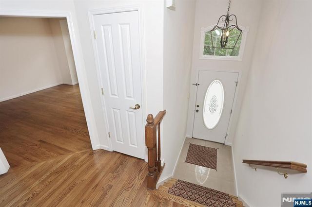 136 Winding Creek, Old Tappan, NJ 07675