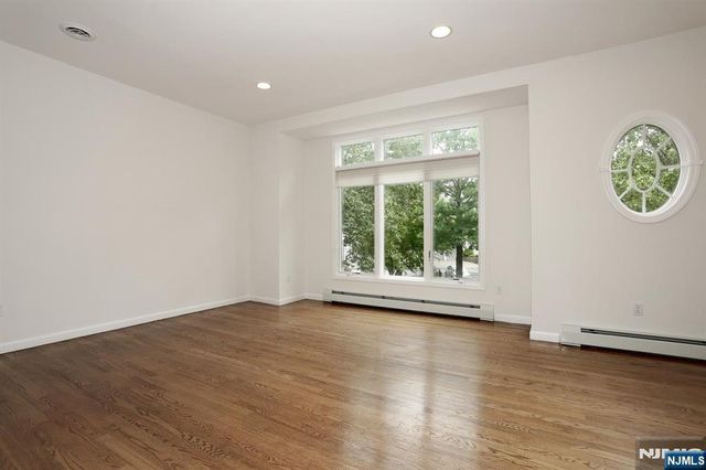 136 Winding Creek, Old Tappan, NJ 07675