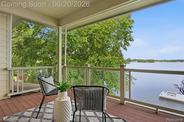9548 Elizabeth Lake Road, White Lake Charter Township, MI 48386