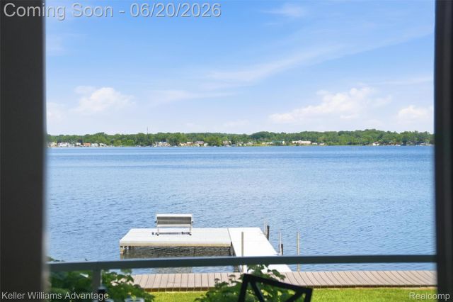 9548 Elizabeth Lake Road, White Lake Charter Township, MI 48386