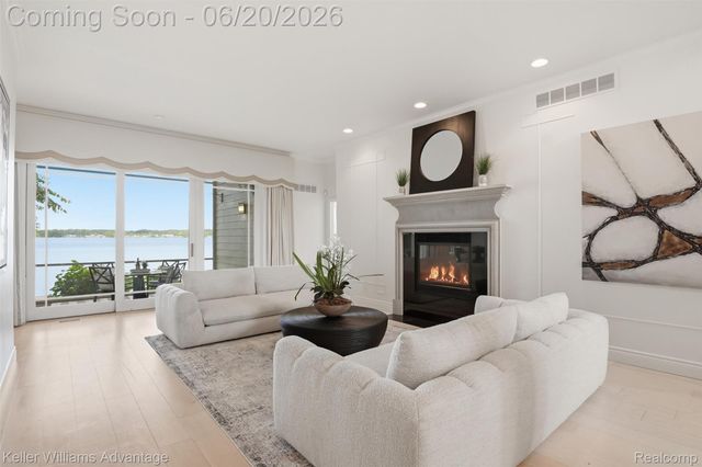 9548 Elizabeth Lake Road, White Lake Charter Township, MI 48386