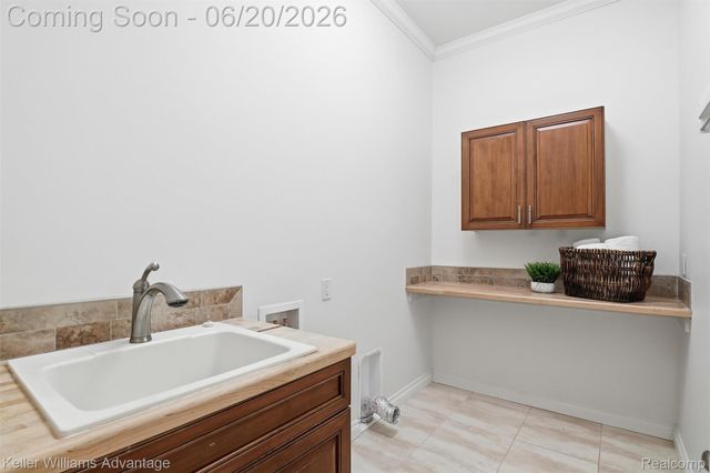 9548 Elizabeth Lake Road, White Lake Charter Township, MI 48386