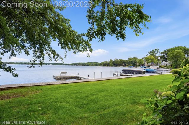9548 Elizabeth Lake Road, White Lake Charter Township, MI 48386