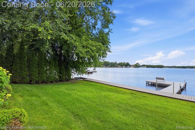 9548 Elizabeth Lake Road, White Lake Charter Township, MI 48386