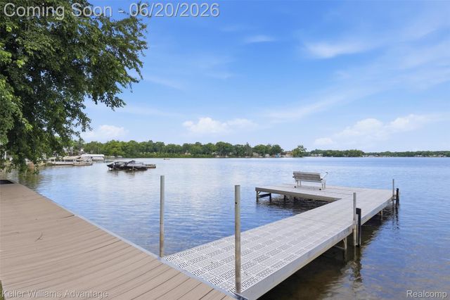 9548 Elizabeth Lake Road, White Lake Charter Township, MI 48386