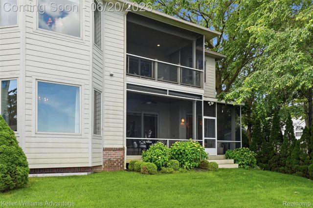 9548 Elizabeth Lake Road, White Lake Charter Township, MI 48386