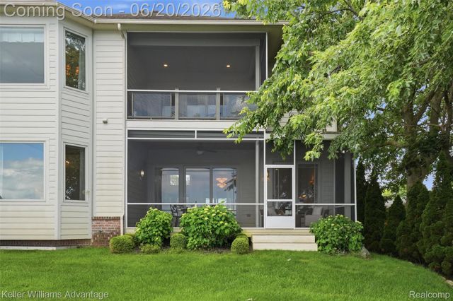 9548 Elizabeth Lake Road, White Lake Charter Township, MI 48386