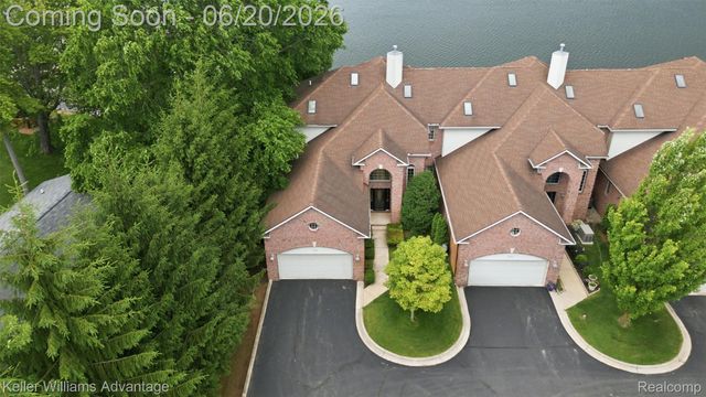 9548 Elizabeth Lake Road, White Lake Charter Township, MI 48386