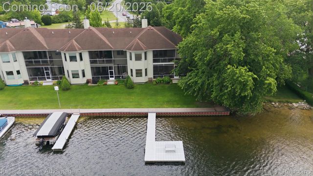 9548 Elizabeth Lake Road, White Lake Charter Township, MI 48386