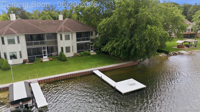 9548 Elizabeth Lake Road, White Lake Charter Township, MI 48386