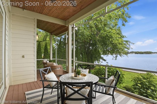 9548 Elizabeth Lake Road, White Lake Charter Township, MI 48386
