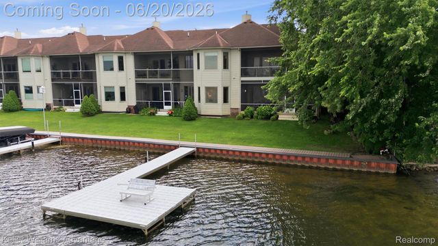 9548 Elizabeth Lake Road, White Lake Charter Township, MI 48386