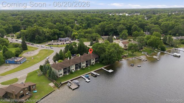 9548 Elizabeth Lake Road, White Lake Charter Township, MI 48386
