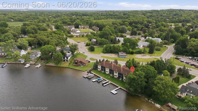 9548 Elizabeth Lake Road, White Lake Charter Township, MI 48386