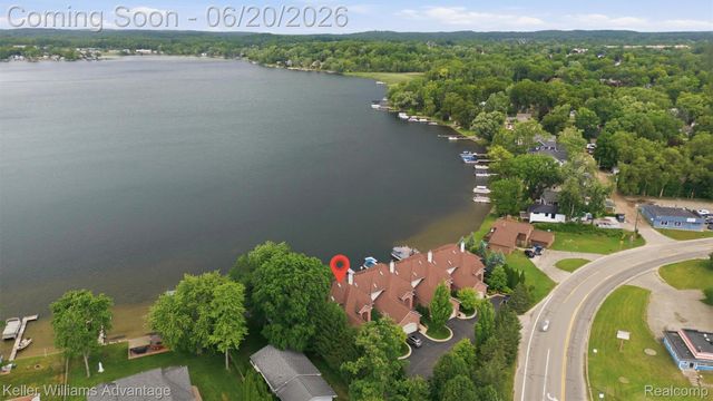 9548 Elizabeth Lake Road, White Lake Charter Township, MI 48386