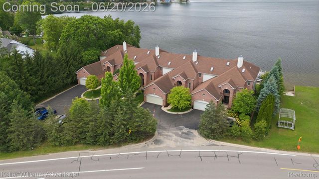 9548 Elizabeth Lake Road, White Lake Charter Township, MI 48386