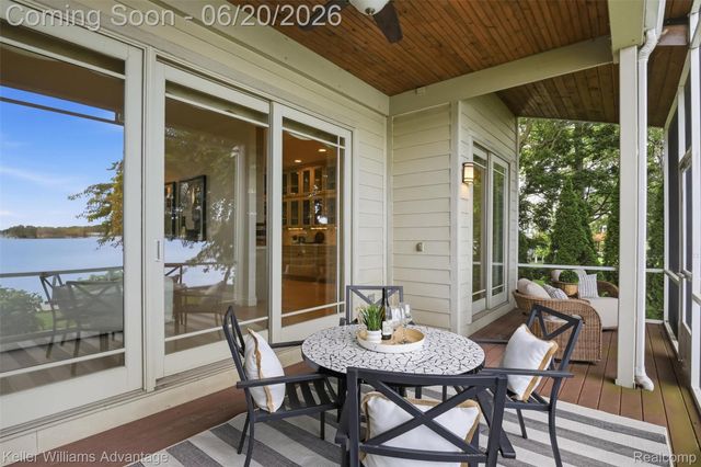 9548 Elizabeth Lake Road, White Lake Charter Township, MI 48386