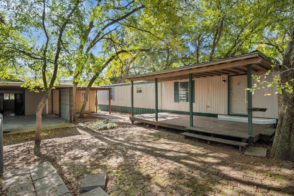 1509 E Apache Trail, Granbury, TX 76048