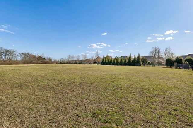 2133 Gorden Xing, Gallatin, TN 37066