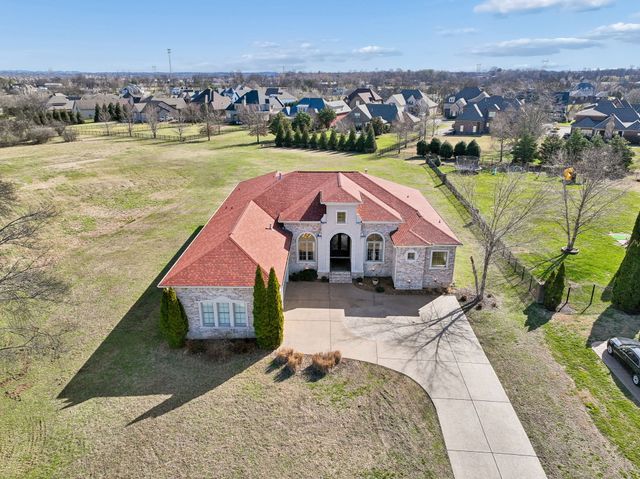 2133 Gorden Xing, Gallatin, TN 37066