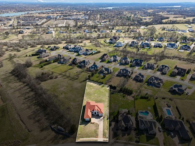 2133 Gorden Xing, Gallatin, TN 37066