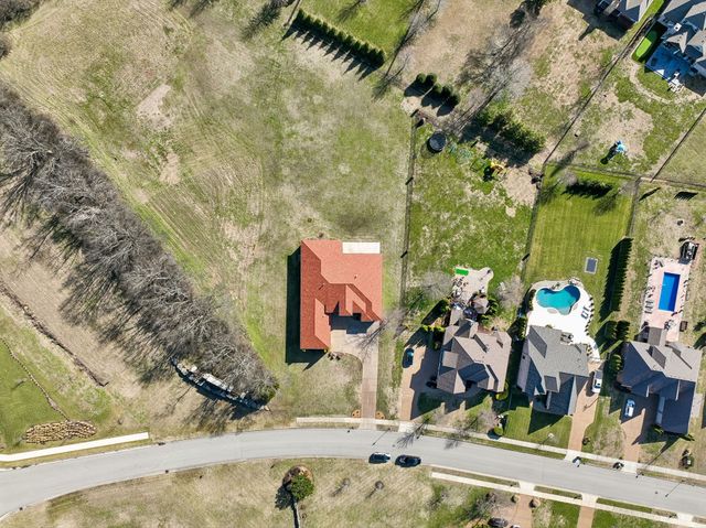 2133 Gorden Xing, Gallatin, TN 37066