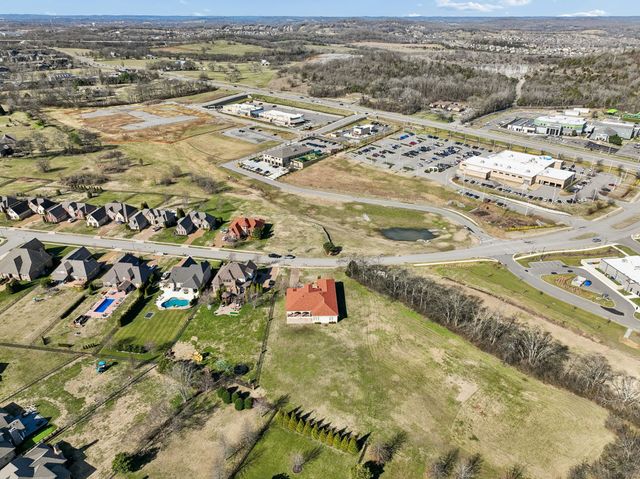 2133 Gorden Xing, Gallatin, TN 37066