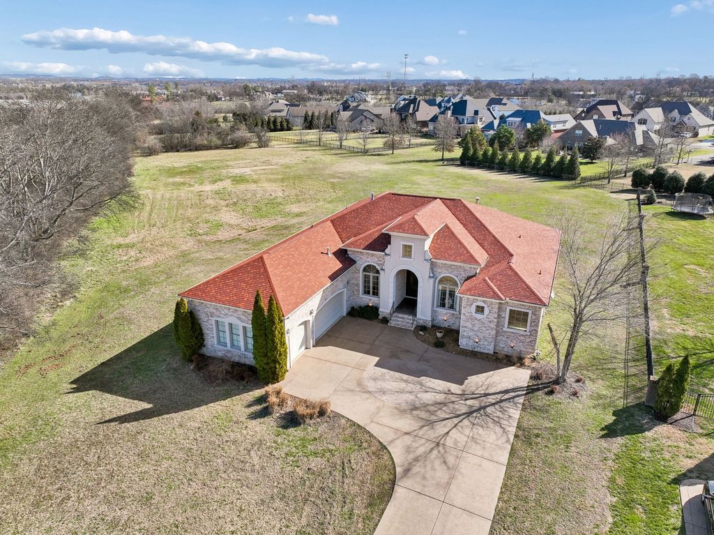 2133 Gorden Xing, Gallatin, TN 37066