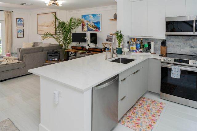 1877 NE 15th Avenue 1877, Fort Lauderdale, FL 33305